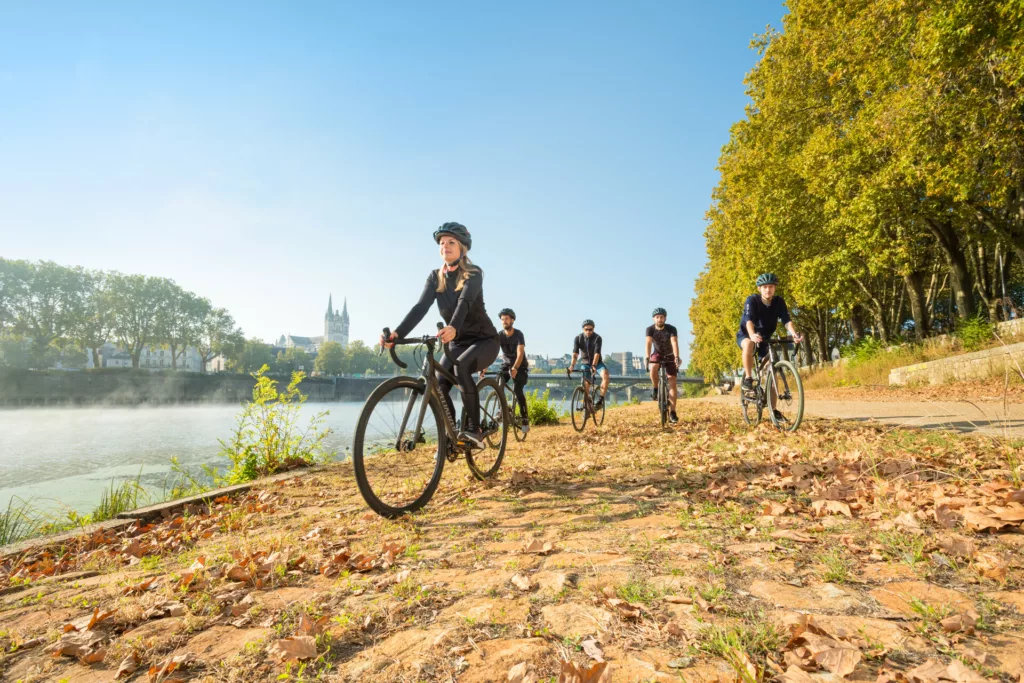 Maison Bout du monde Angers accueille les cyclistes propose des services vélo.