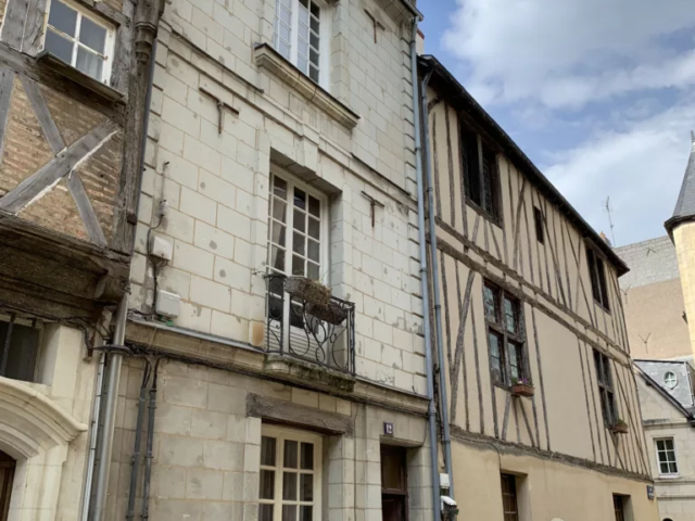 Rue historique Angers centre proche château quartier ancien Maison Bout du monde